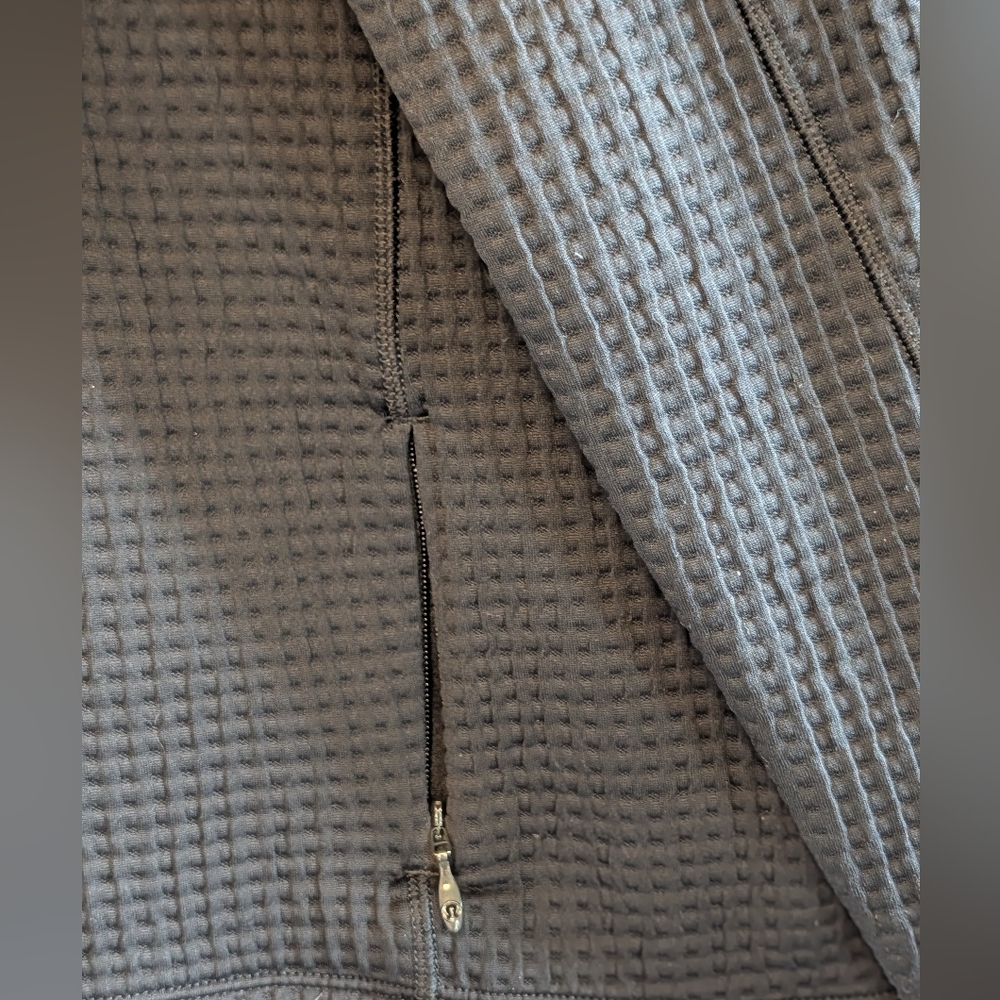 Lululemon Black Waffle Cowl Neck Pullover Side Zip Pocket Top 12 Texture Sporty - Picture 6 of 7